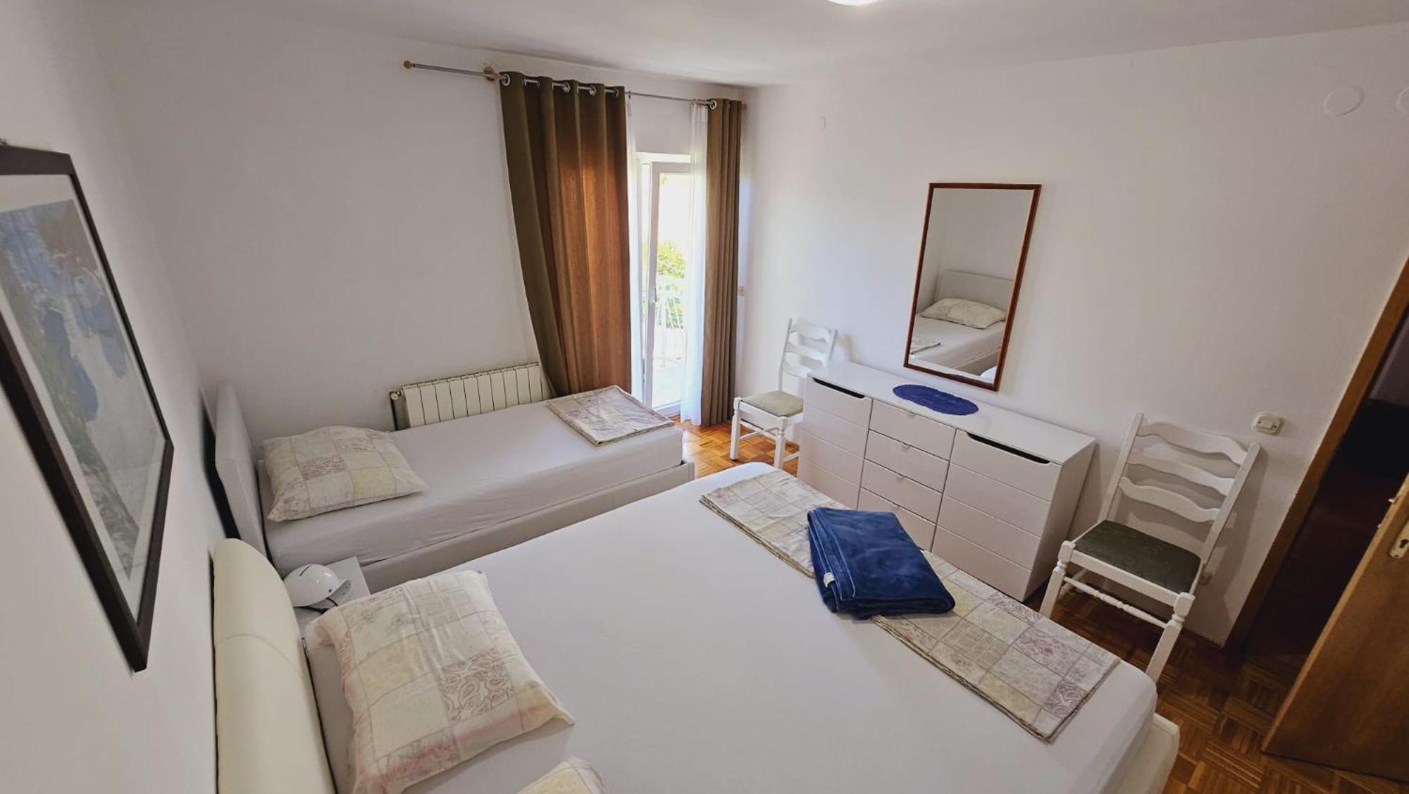 Apartment House Berry Primosten