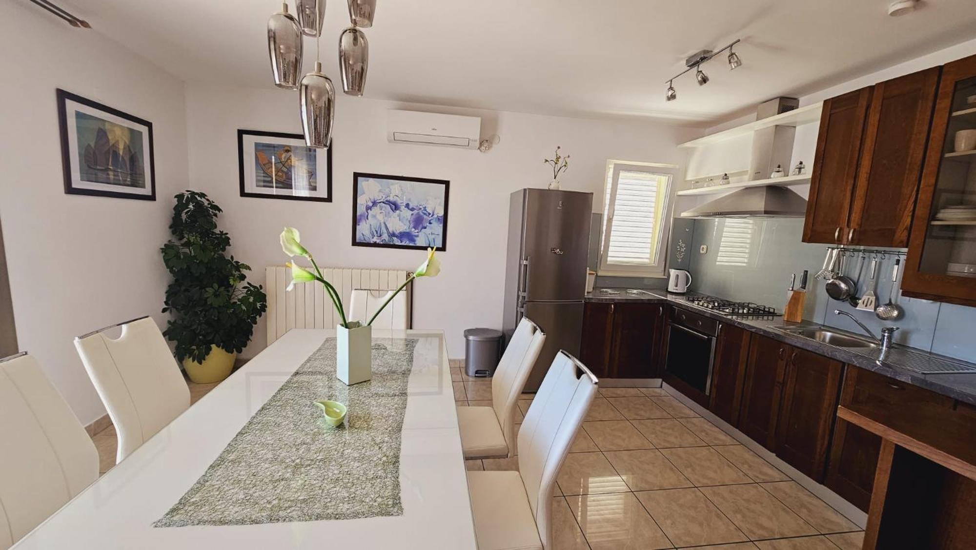 House Berry Apartman *